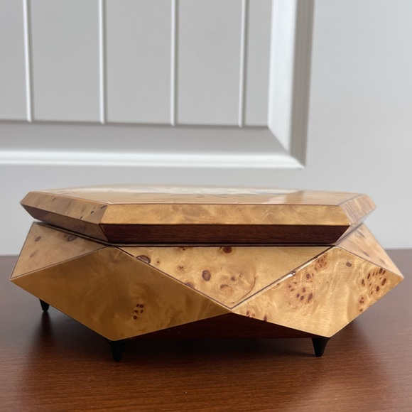 Traditional Italian Reuge Octagonal - Picture 4 of 11